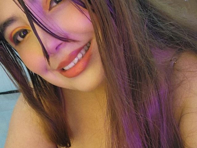 RoxaneDiaz - Élő pornó és szexkamera - 23693329