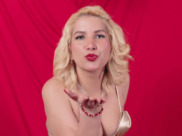 GiuliaAddams - Sexe cam en vivo - 23696209