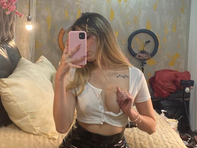 LivelyVanderWood - Live porn &amp; sex cam - 23699789