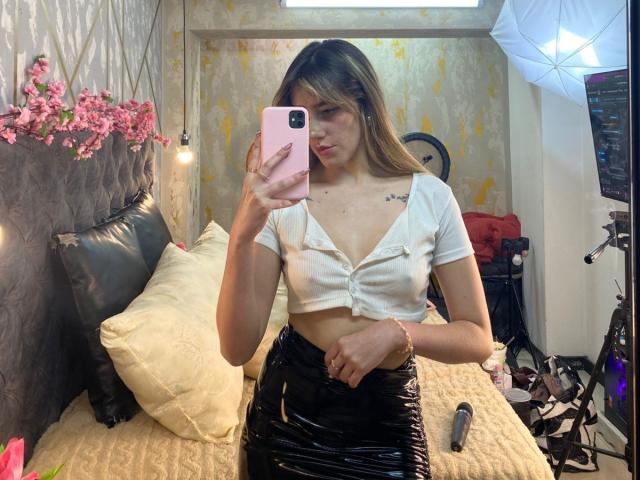 LivelyVanderWood - Live porn &amp; sex cam - 23699829