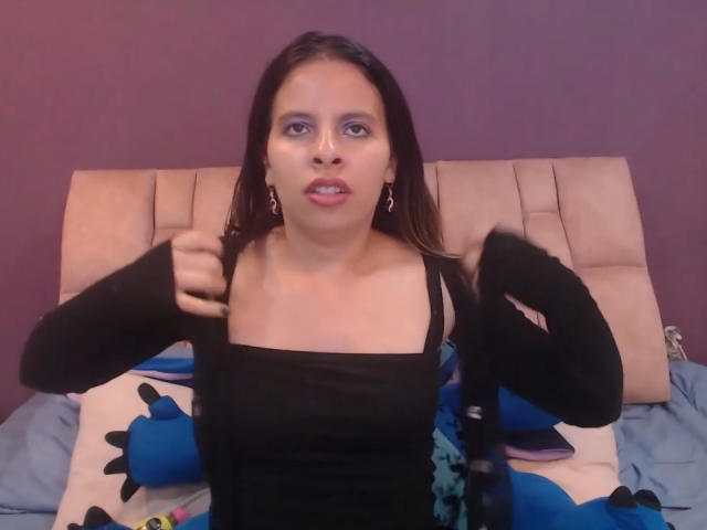 JuliaWaine - Live sex cam - 23713973