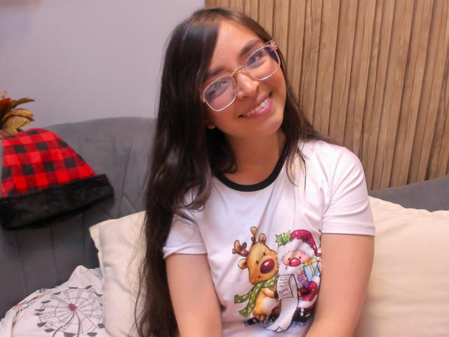 EvaMcAllister - Live Sex Cam - 23733045