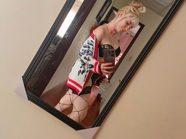 SaraleePoison - Live porn &amp; sex cam - 23745773