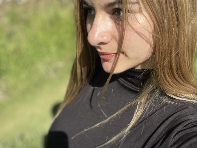 AtheneaRossi - Live sex cam - 23752373