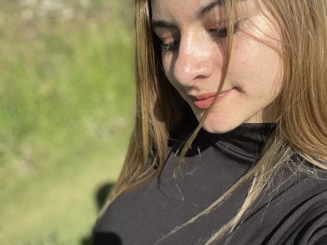 AtheneaRossi - Live sexe cam - 23752377