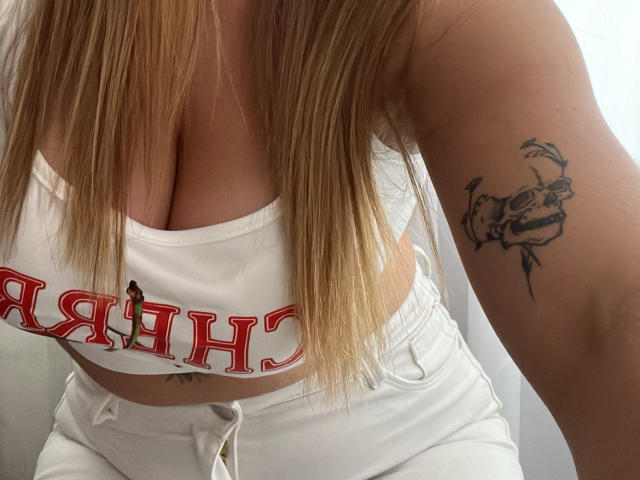 AtheneaRossi - Live sex cam - 23752449