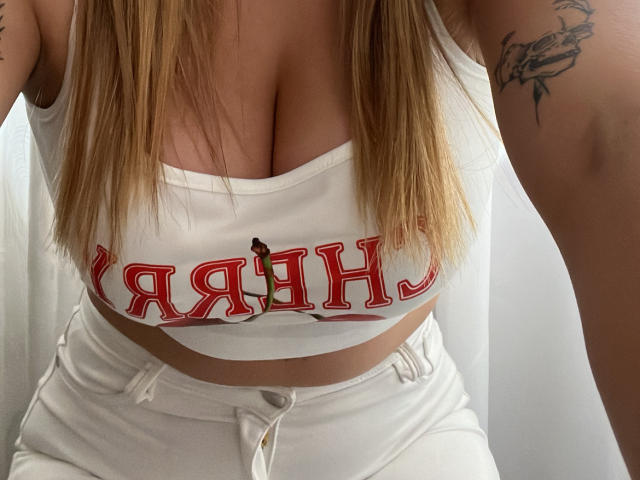 AtheneaRossi - Live porn &amp; sex cam - 23752457