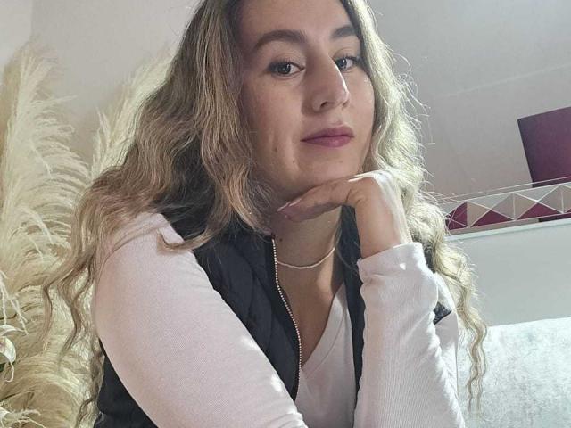 AliceDussan - Live Sex Cam - 23758733