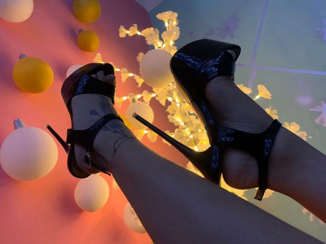 SaritaCaramel - Live porn &amp; sex cam - 23759777