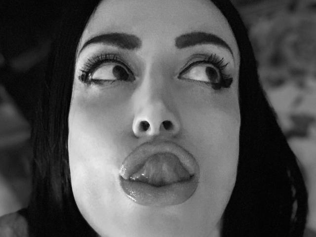 AlicianeFrancaise - Live sex cam - 23773473
