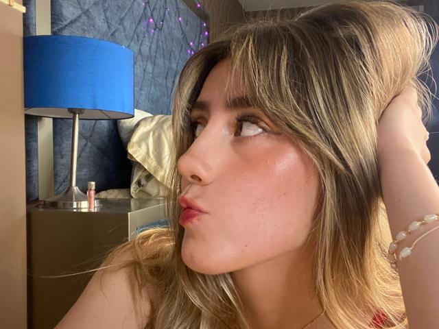 LivelyVanderWood - Live porn &amp; sex cam - 23776973