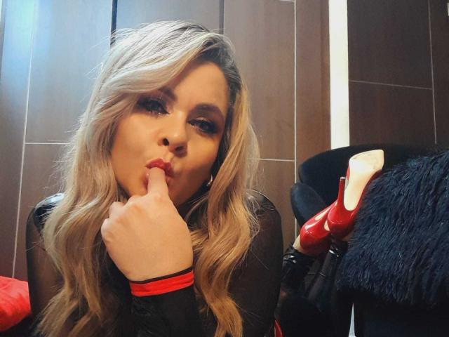 VictoriiaGray - Live porn &amp; sex cam - 23779313