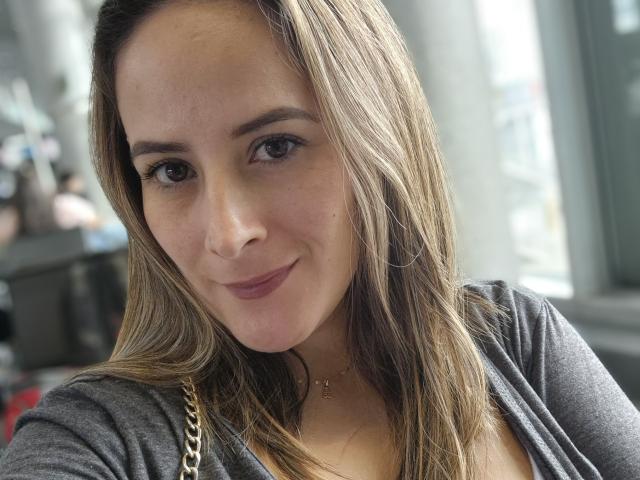 RousseMelinda - Live porn &amp; sex cam - 23800813