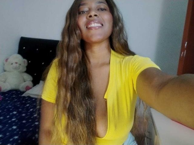 EmiraHot - ライブポルノ&amp;セックスカム - 23804389