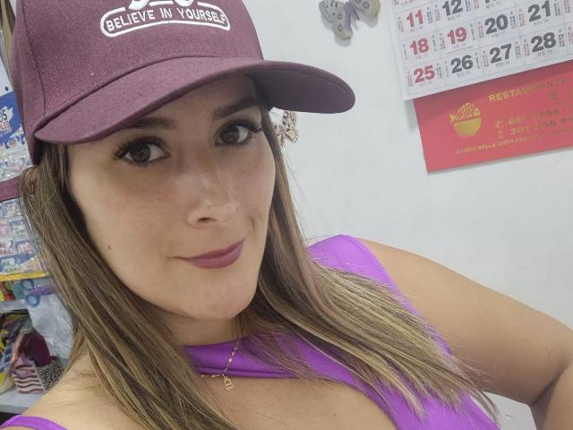 RousseMelinda - Live porn &amp; sex cam - 23806065