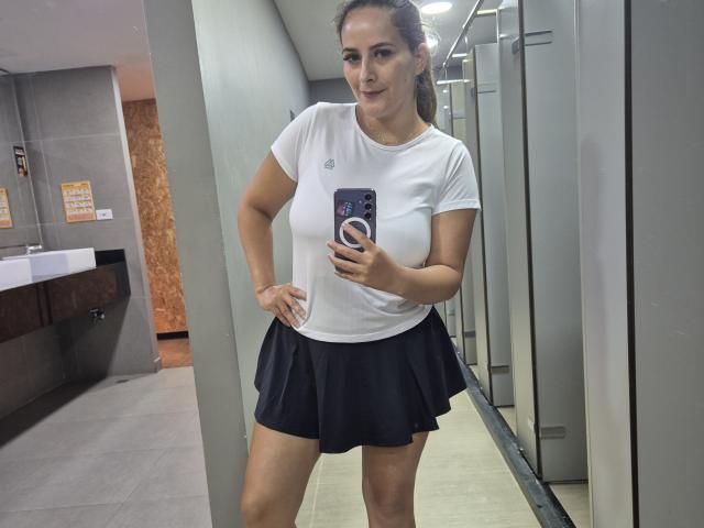 RousseMelinda - Élő pornó és szexkamera - 23815493