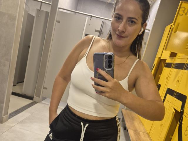 RousseMelinda - Live porn &amp; sex cam - 23825025