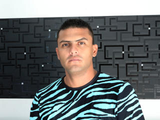 DerrickHaze - Live cam porno avec ce Gay brun foncé sur le site X Love Cam 