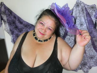 FloryMarlow - Web cam en direct avec cette Femme mature à la chevelure noire sur le site XloveCam 