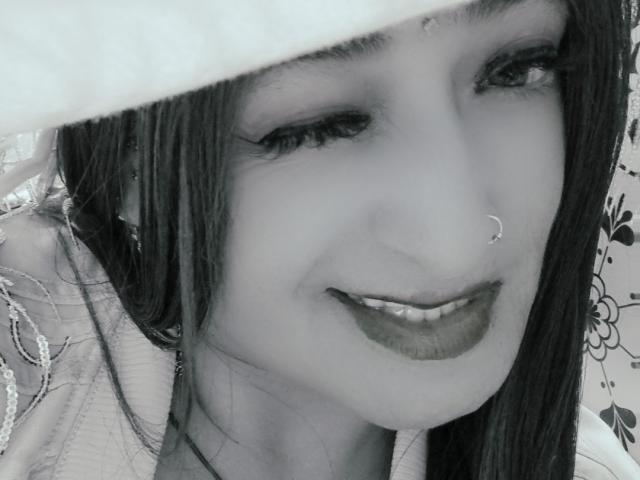 AlessadraJones - Élő pornó és szexkamera - 23855057