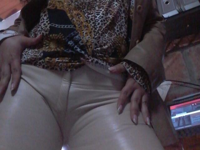 EskelaTheHuntress - Live porn &amp; sex cam - 23855381