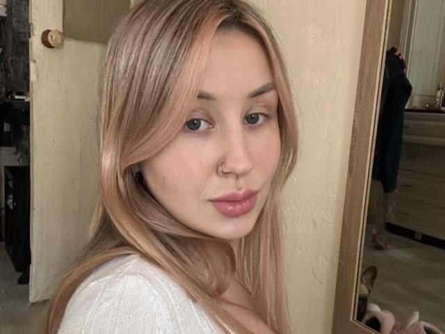 VikkyLikky - Live Sex Cam - 23856049