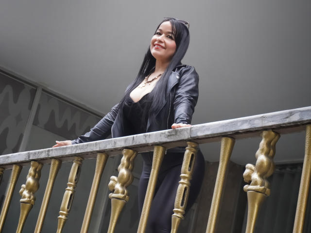 TamaraFoxy - Élő pornó és szexkamera - 23858377