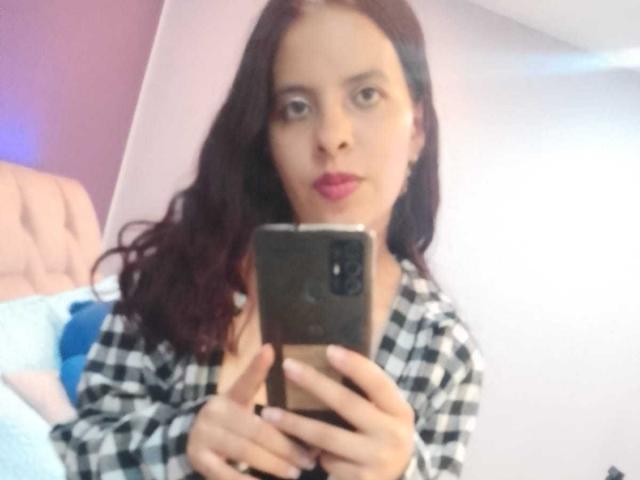 JuliaWaine - Live Sex Cam - 23868957