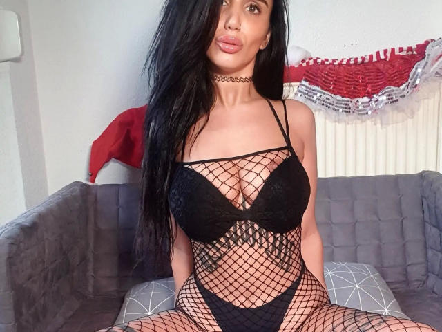 TyraRide-hot - Live porn &amp; sex cam - 23870525