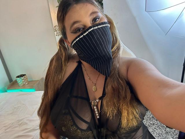 SalmaAzaman - Élő pornó és szexkamera - 23894233