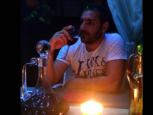 YoyoBoy - Chat cam porn avec ce Gay avec le sexe complètement rasé  