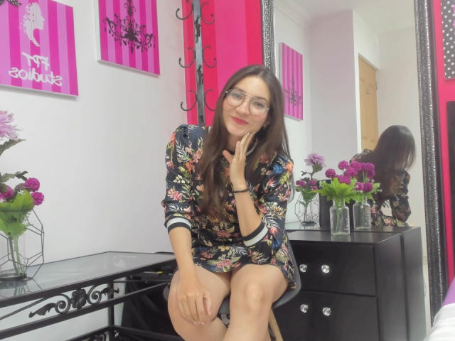 SeleneRoussel - Élő pornó és szexkamera - 23907181