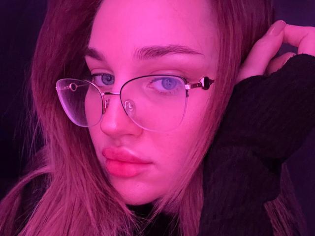 CarlaWhite - Live porn &amp; sex cam - 23914785