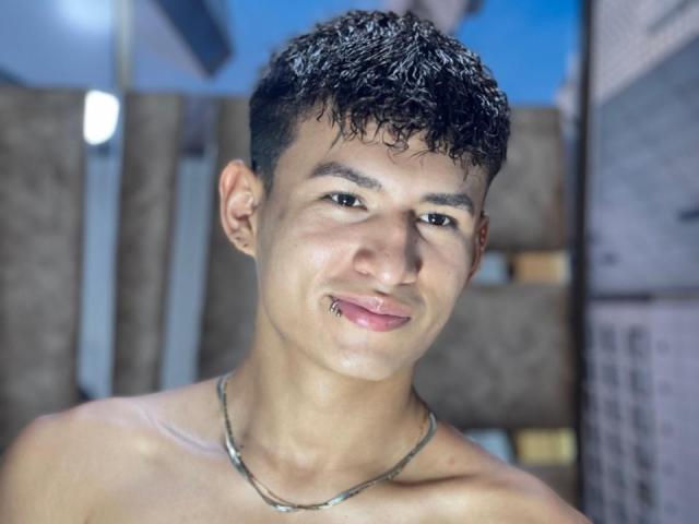 YochuaScott - Live porn &amp; sex cam - 23922037