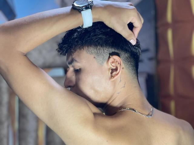 YochuaScott - Live porn &amp; sex cam - 23922041