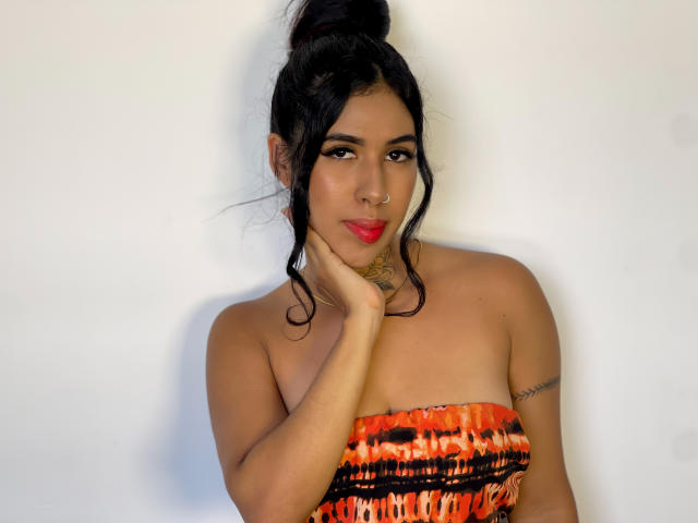 Chanelly - сексуальная веб-камера в реальном времени - 23945589