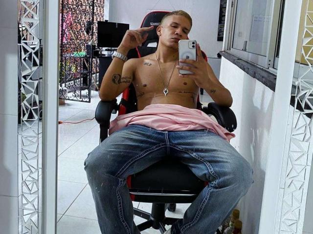 BrianCruz - Live sex cam - 23947345