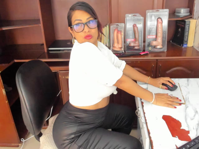 AlixLow - Live sex cam - 23951685