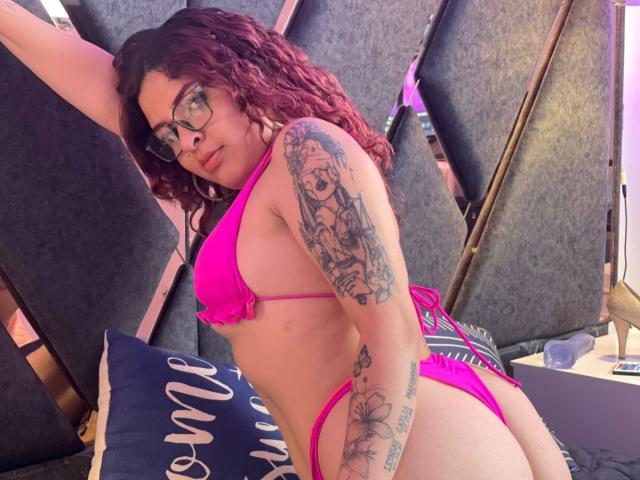 CharlotteQ69 - Live porn &amp; sex cam - 23978445