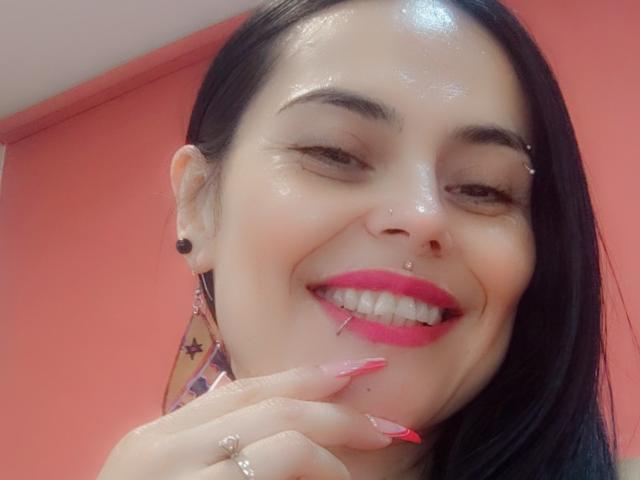 CharlotteCrofort - פורנו בשידור חי ומצלמת סקס - 24002581