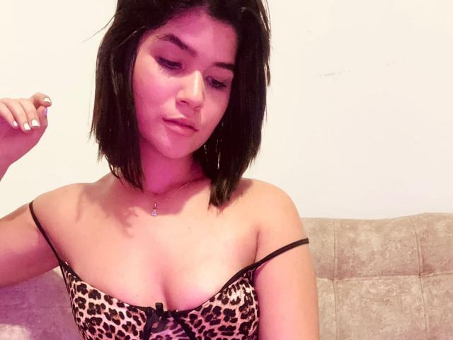 ScarlletZhen - Live porn &amp; sex cam - 24003033