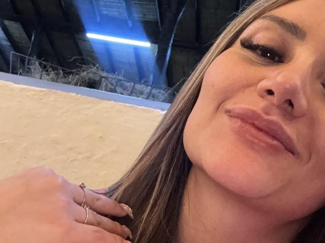 MissAry - Live sex cam - 24004877