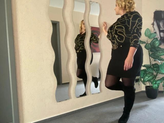 German-Blondie-hot - Live porn &amp; sex cam - 24021105