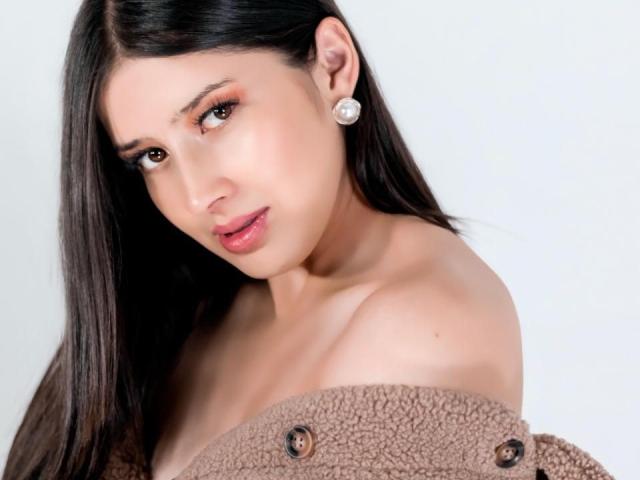 EmmaLombardi - Porno na żywo i seks kamera - 24032249