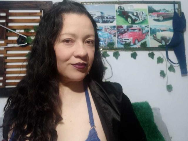 CharloteEzra - Live Sex Cam - 24033309