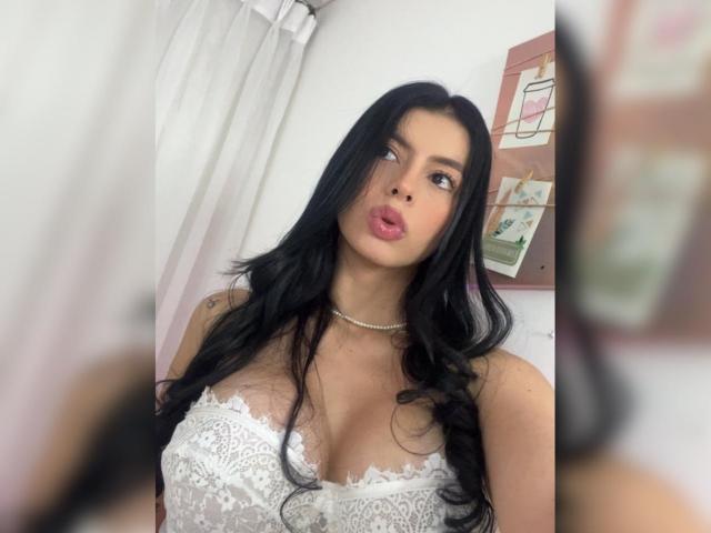 IsabellaJames - Live Sex Cam - 24035181