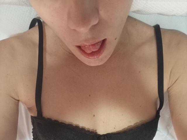 OrianaLaFrancaise - Live porn &amp; sex cam - 24042597