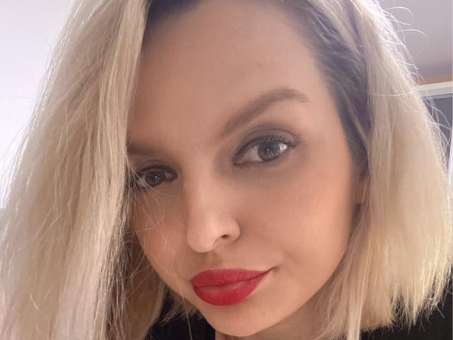 DouceAmelia - Live sex cam - 24045309