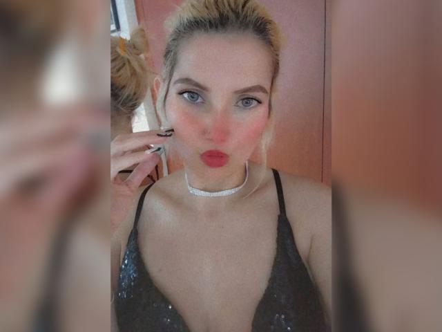 GiuliaAddams - Élő pornó és szexkamera - 24059597