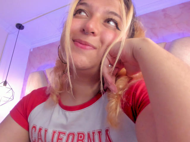 AmaliaRosse - Live sexe cam - 24077953